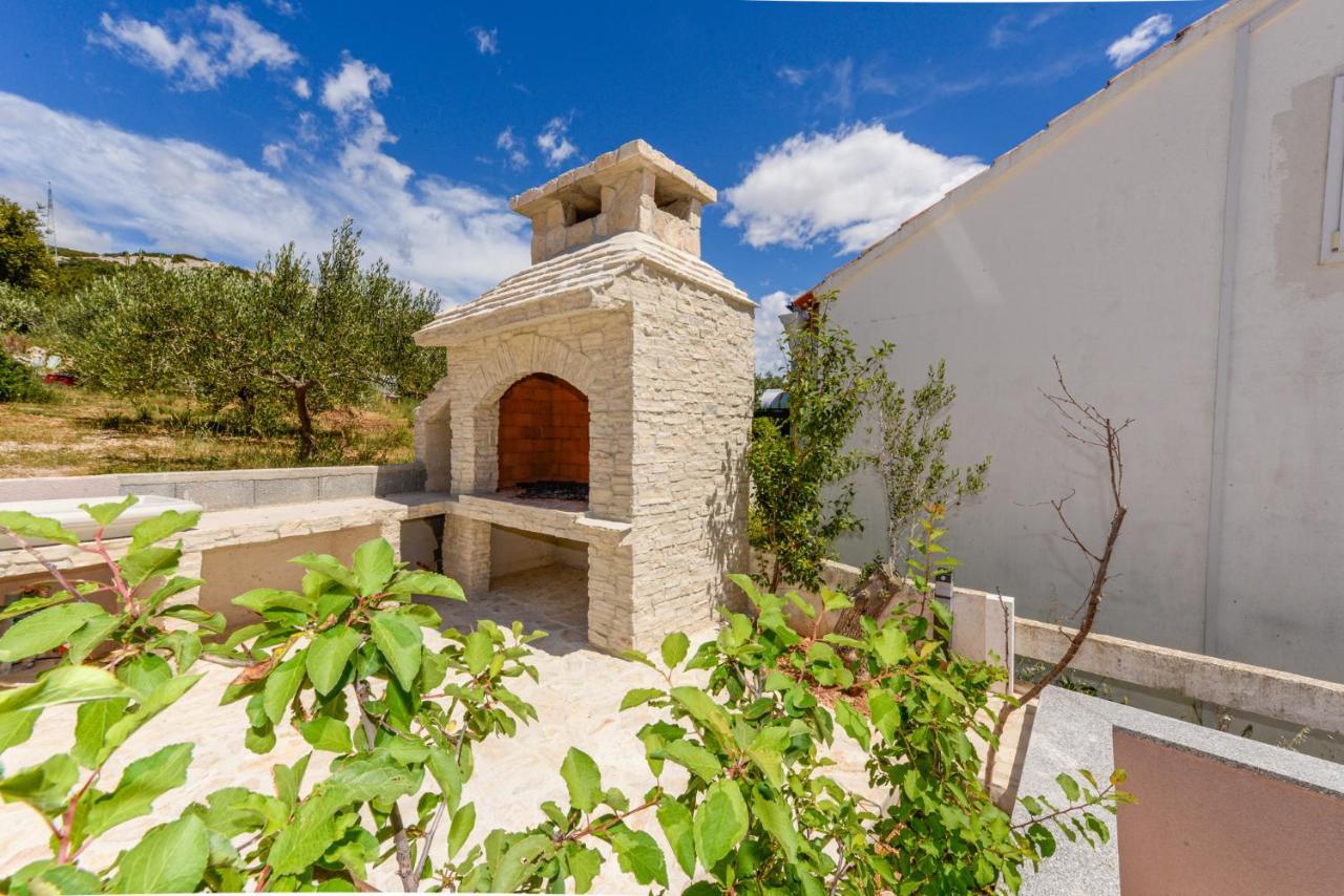 Apartments Amfora - Cozy And Modern Apartments For Up To 15 People, 100M From The Sea And Beach Стара-Новаля Экстерьер фото