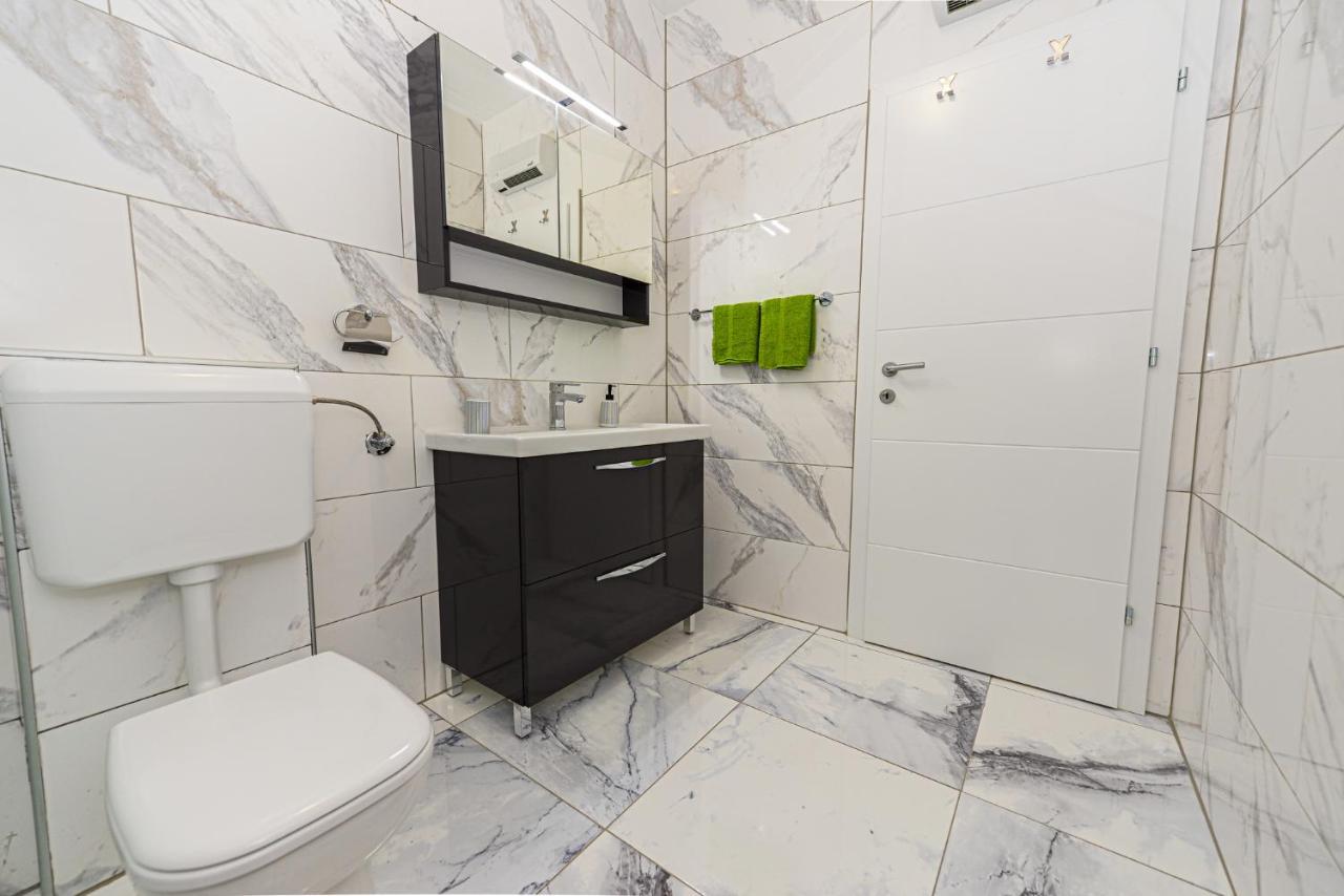 Apartments Amfora - Cozy And Modern Apartments For Up To 15 People, 100M From The Sea And Beach Стара-Новаля Экстерьер фото