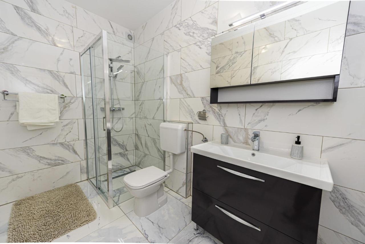 Apartments Amfora - Cozy And Modern Apartments For Up To 15 People, 100M From The Sea And Beach Стара-Новаля Экстерьер фото