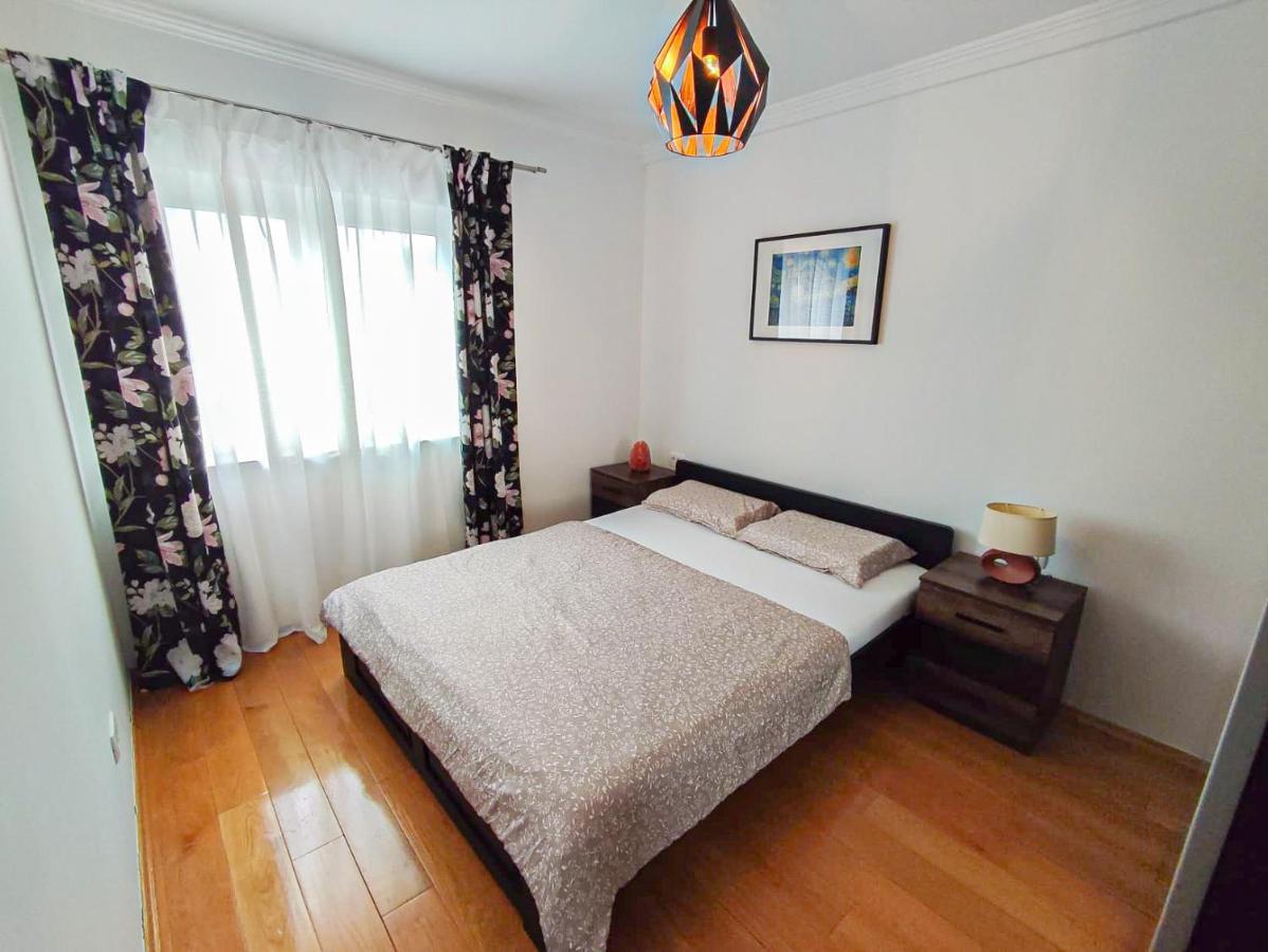 Apartments Amfora - Cozy And Modern Apartments For Up To 15 People, 100M From The Sea And Beach Стара-Новаля Экстерьер фото