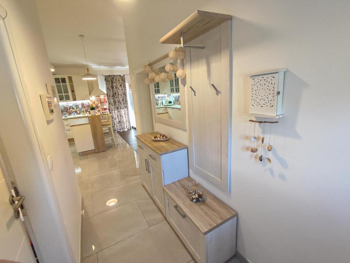 Apartments Amfora - Cozy And Modern Apartments For Up To 15 People, 100M From The Sea And Beach Стара-Новаля Экстерьер фото