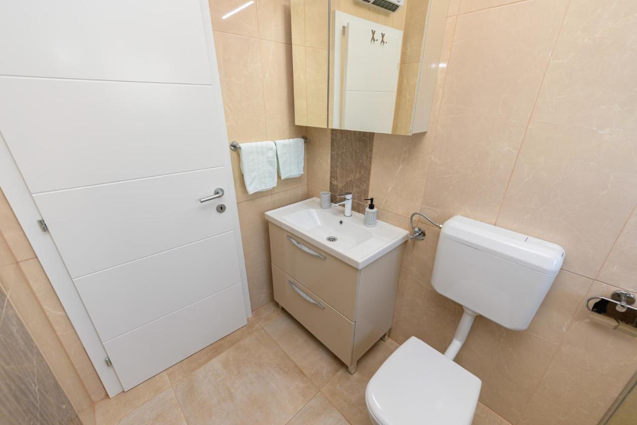 Apartments Amfora - Cozy And Modern Apartments For Up To 15 People, 100M From The Sea And Beach Стара-Новаля Экстерьер фото