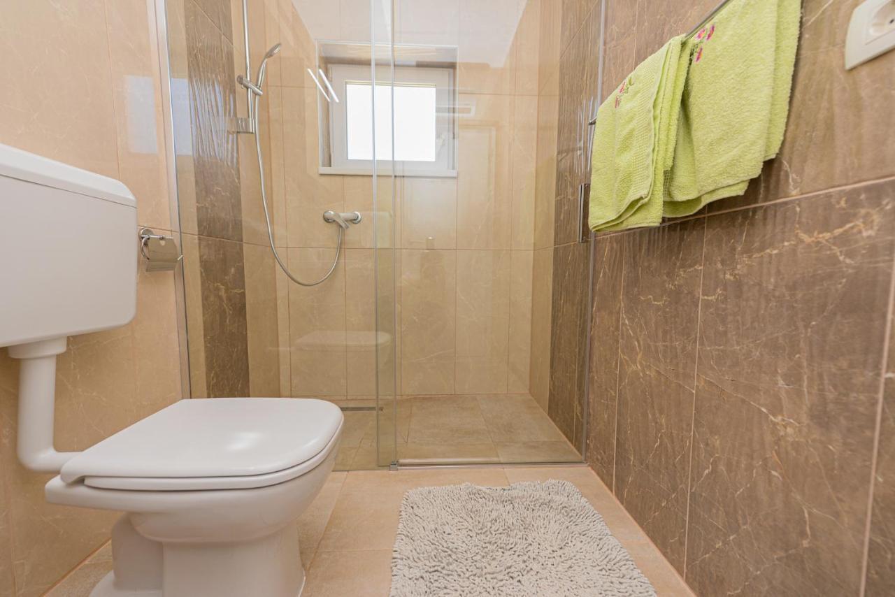 Apartments Amfora - Cozy And Modern Apartments For Up To 15 People, 100M From The Sea And Beach Стара-Новаля Экстерьер фото