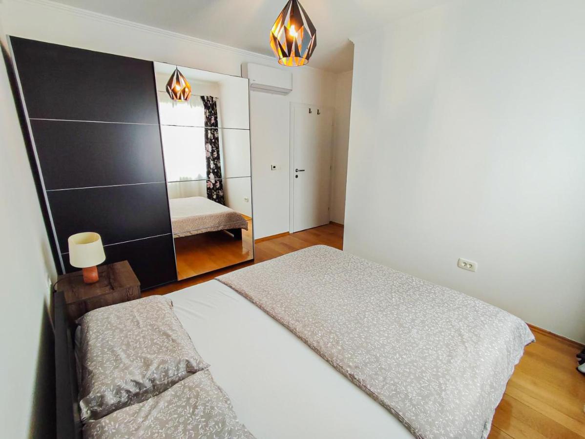 Apartments Amfora - Cozy And Modern Apartments For Up To 15 People, 100M From The Sea And Beach Стара-Новаля Экстерьер фото